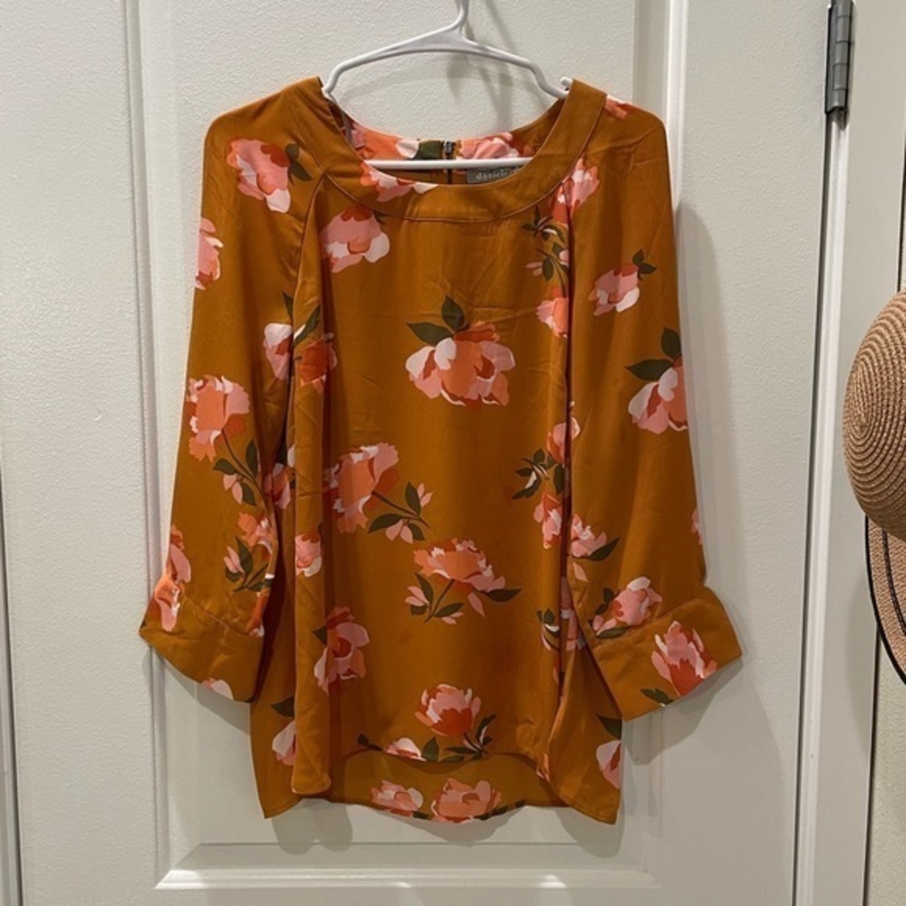 NEW…Daniel Rainn Gorgeous Floral Blouse